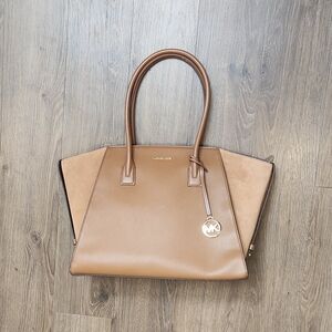NWT Michael Kors Avril XL Top Zip Leather & Suede Tote Bag Tan Luggage